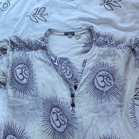 Earthbound Yoga Hamsa Patterned Top - Picture 3 of 6
